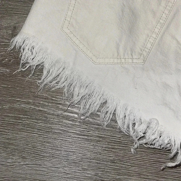 We the free size 28 frayed denim shorts in off white - Picture 5 of 5